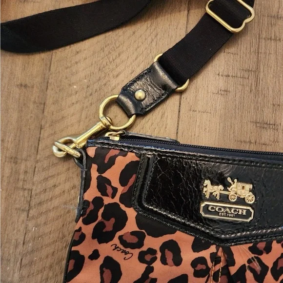 Coach leopard print Crossbody style purse - Picture 3 of 8